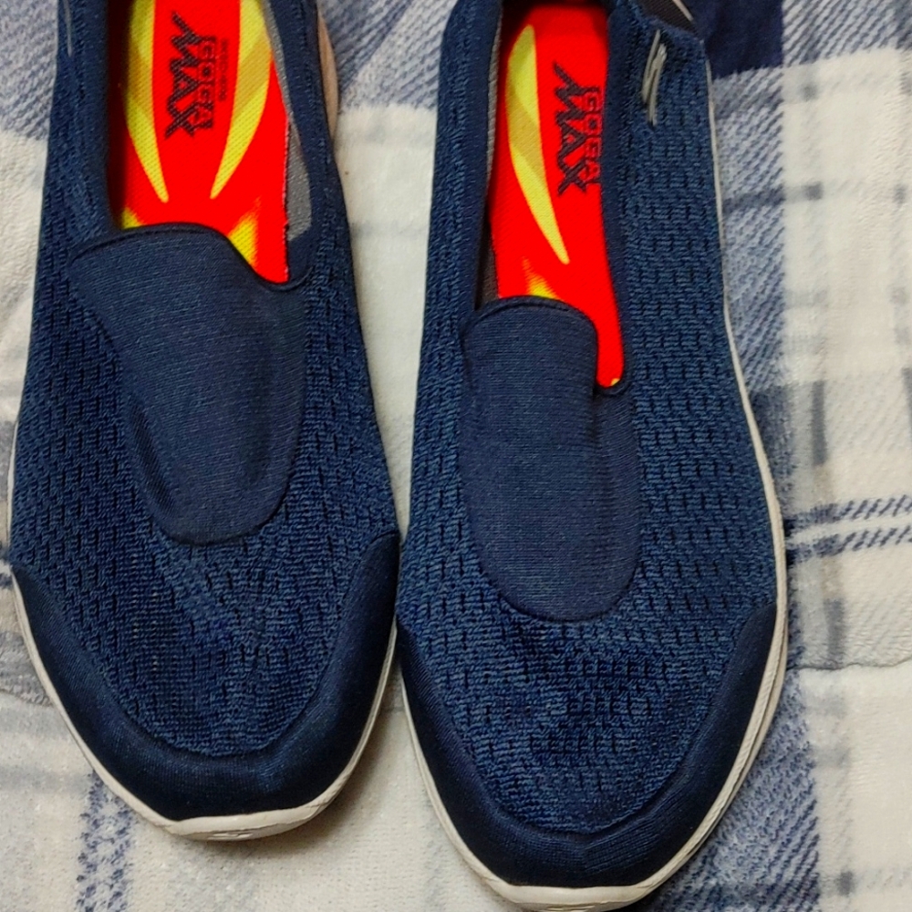 Sketchers memory gogo max shoes